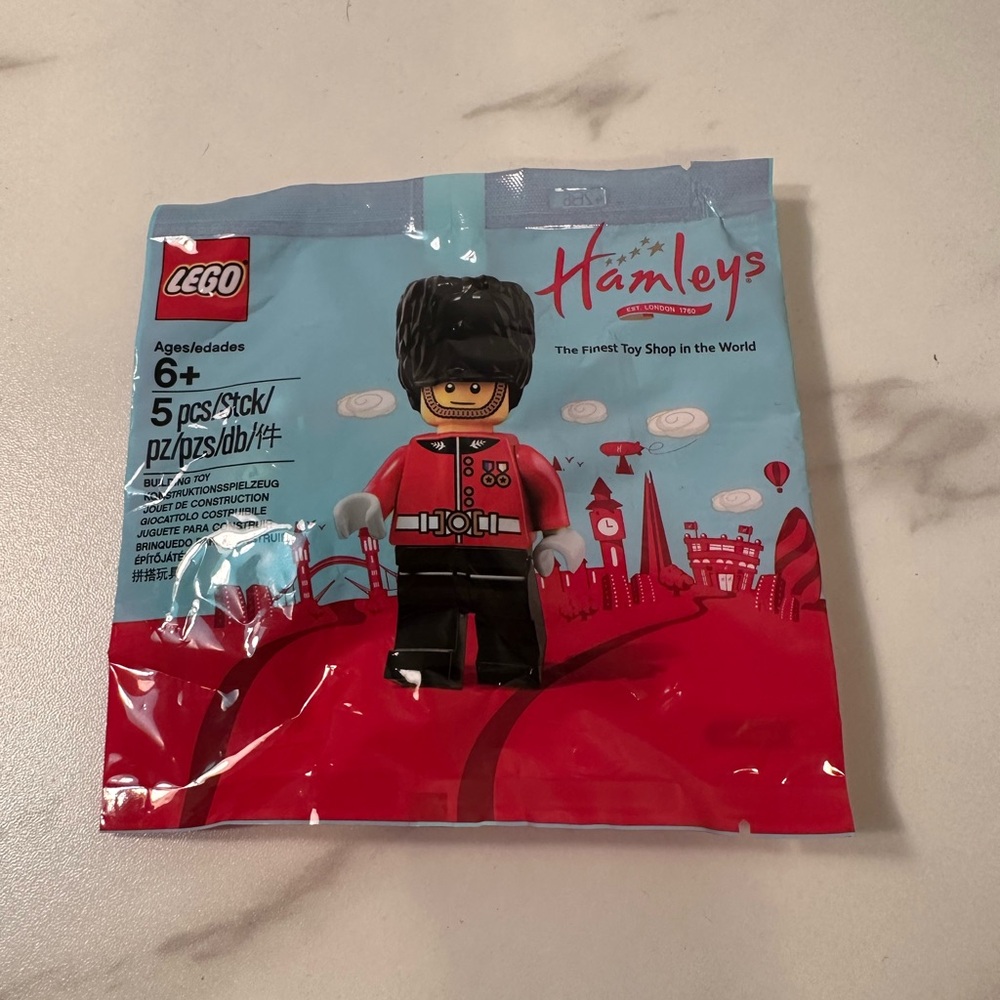 LEGO Hamleys Royal Guard Minifigure